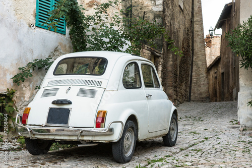 Fototapeta na wymiar Automobile vintage italiana