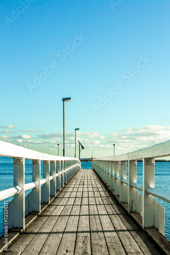 Plakat na papierze fotorealistycznym Długie molo w kierunku oceanu
