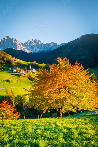 Obraz na płótnie canvas czteroczęściowy "tetraptyk" Dolomity Alpy, val di funes, jesień krajobraz