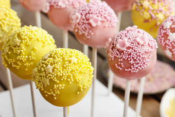 Poster - Yellow and pink cake pops