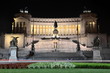 Majestatyczny Ołtarz Ojczyzny nocą w Rzymie, Włochy