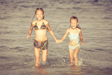 Canvas Print - happy kids playing on beach