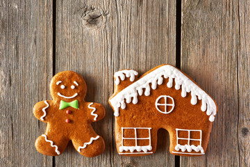 Wall Mural - Christmas gingerbread man and house cookies