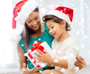 Poster - happy mother and child girl with gift box