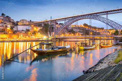 Naklejka samoprzylepna Porto, portugalia panoramę miasta nad rzeką douro