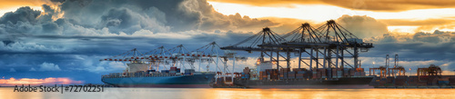 Fotografía Container Cargo freight ship with working crane loading bridge i