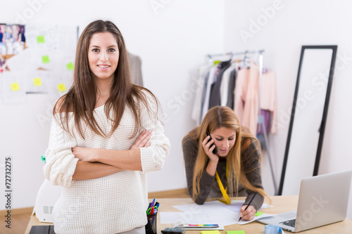 Valokuva Young attractive females fashion designers leaning on office des