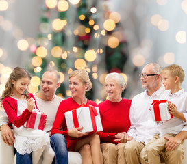 Sticker - smiling family with gifts