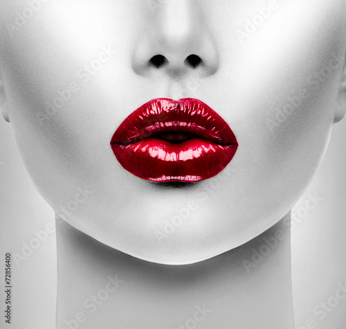 seksowne-czerwone-usta-piekno-kobiety-twarzy-wzorcowy-zblizenie