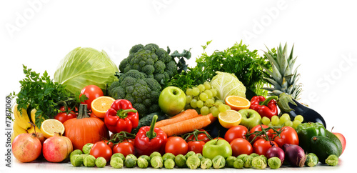 Naklejka - mata magnetyczna na lodówkę Assorted raw organic vegetables isolated on white