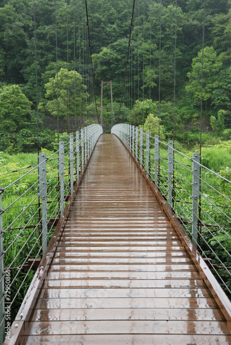 Naklejka samoprzylepna Most nad rzeką Hime w hakuba, prefektura Nagano, Japonia