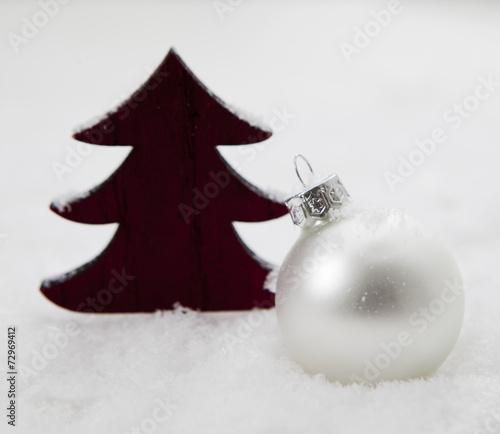 Sapin En Bois Et Boule De Noël Blanche Buy This Stock