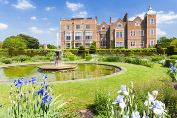 Fototapete - Hatfield House with garden, Hertfordshire, England