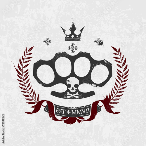 Эскиз тату кастет с венком