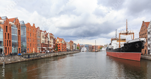 Board z aluminiowym obramowaniem Nabrzeża motławy, gdańsk