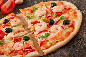 Wall Mural - Pizza with shrimp, salmon and olives