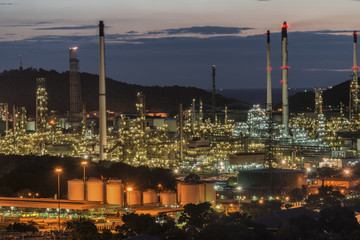 Wall Mural - Oil refinery at twilight sky