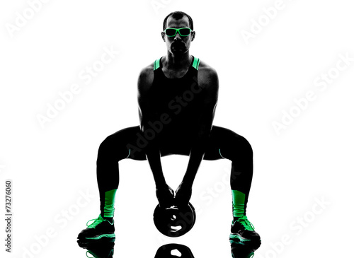 man-crossfit-waga-cwiczenia-cwiczenia-fitness-sylwetke
