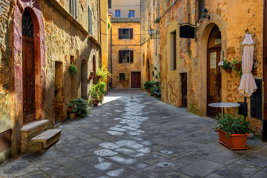 Fototapete -  - Toscania, Włochy, Montepulciano, zaułek