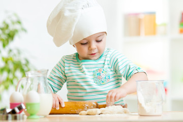 Wall Mural - little baker kid girl in chef hat