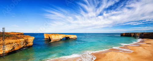 Naklejka samoprzylepna Seascape i linia horyzontu przy London mostem, Australia.