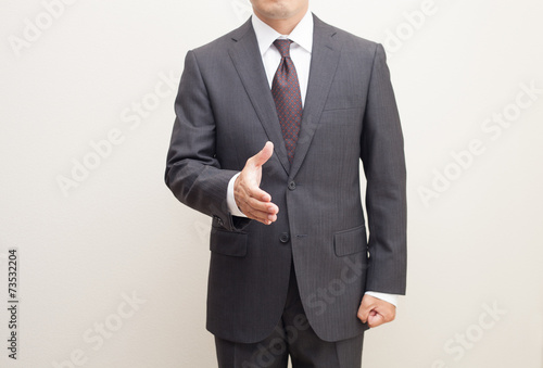 握手を求めるビジネスマン Stock Photo Adobe Stock 握手を求めるビジネスマン Stock Photo Adobe Stock