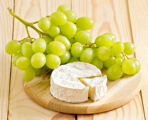 Wall Mural - Still life of cheese and grapes