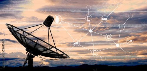 Fotografía Las antenas parabólicas en el cielo