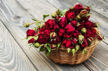 Canvas Print - Red roses in basket