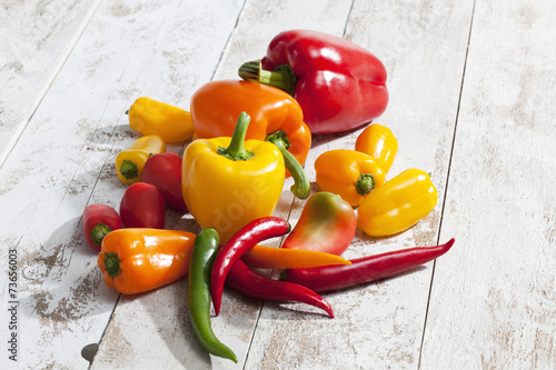 Fotomural Paprika (Capsicum), Peperoni, Habaneros, gelb, rot, orange, grün
