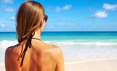 Wall Mural - Back of Woman in bikini on the beach.