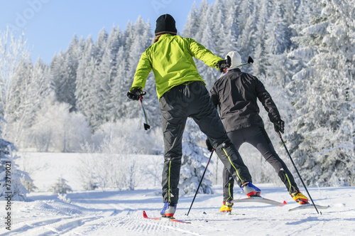 Dekoracja na wymiar  dwoch-narciarzy-biegowych-na-lyzwach