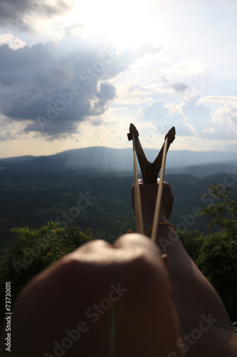 Fotografía Hand pulling slingshot preparing to shoot