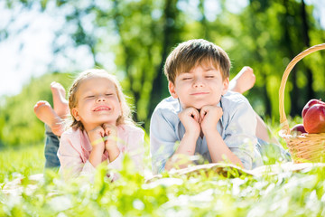 Kids at picnic