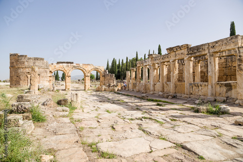 Fotografie, Obraz Hierapolis. Domitian Gate, Colonnade right - latrines