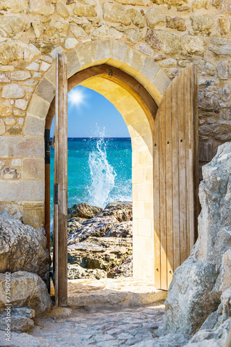 Fototapeta na wymiar arch in the fortress