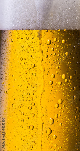 Naklejka - mata magnetyczna na lodówkę cold beer is overflowing