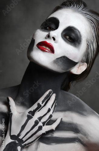 Obraz w ramie Young woman with dead mask skull face art. Halloween face