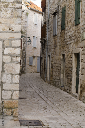 Fototapeta na wymiar stari grad street