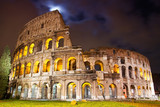 Fototapeta Londyn - View of the Colosseum at night
