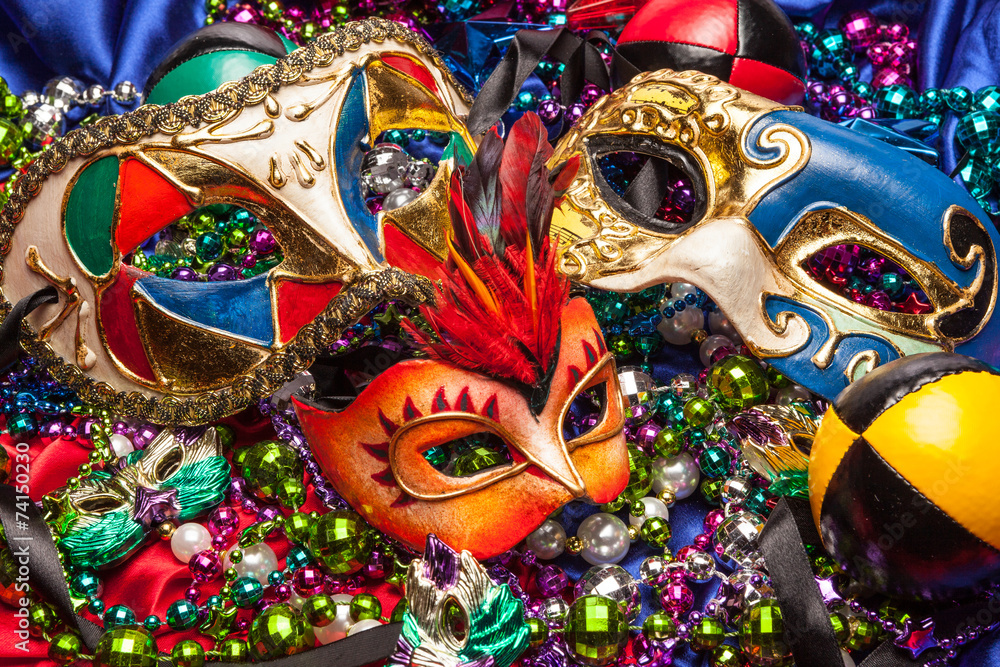 Three Mardi Gras Masks and Beads - obrazy, fototapety, plakaty 