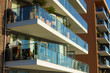 Moderne Wohnhäuser mit Balkon