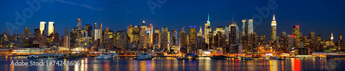 Naklejka na szafę Manhattan skyline panorama at night, New York