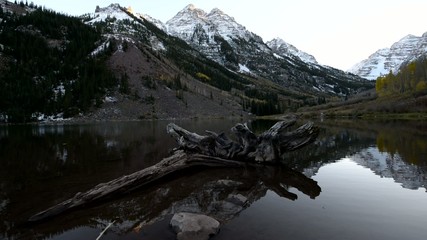 Wall Mural - Maroon Bells and its Reflection in the Lake with Fall foliage in