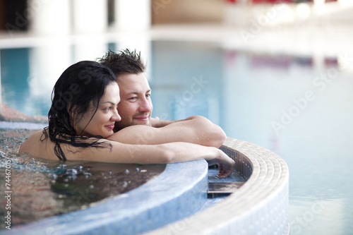 Fotografia, Obraz Couple relaxing in jacuzzi of spa center