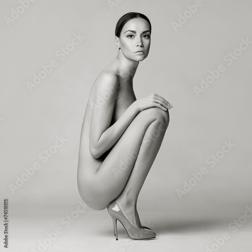 Naklejka na szybę sexy nude woman in shoes