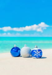 Canvas Print - Christmas tree decorations on sea sandy beach