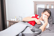 © karepa - mann mit grippe im bett