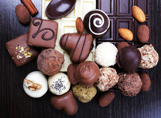 Wall Mural - Bars of white and bitter chocolates with candies and almond