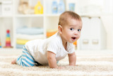 Fototapeta Pomosty - crawling baby boy indoors